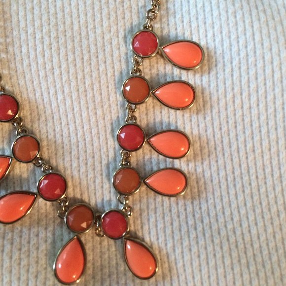 🎈Host Pick 🎈New Liz Claiborne Coral Jewelry Set - Picture 2 of 6